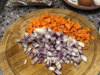 Vakarienės shakshuka su šonine Žingsnis 1