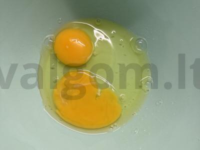 Blynai su kefyru ir kukurūzų miltais Žingsnis 1