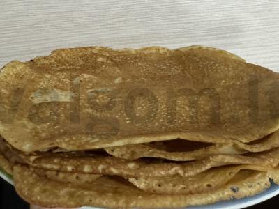 Blynai su kefyru ir kukurūzų miltais pagrindine nuotrauka