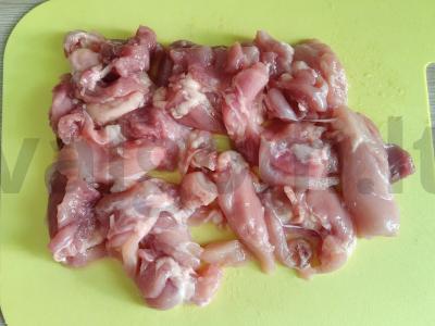 Vištiena sojų padaže su apelsinu ir paprikomis Žingsnis 1