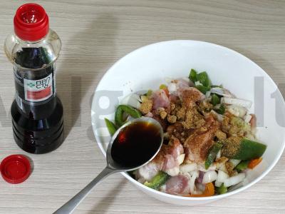 Vištiena sojų padaže su apelsinu ir paprikomis Žingsnis 3