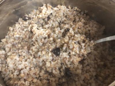 Grikių košė su džiovintais slyvomis ir pienu Žingsnis 4