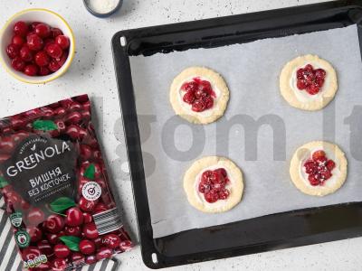 Vatrushkos su vyšniomis Žingsnis 3