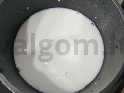 Pieninė manų košė su mangais ir mėlynėmis Žingsnis 1