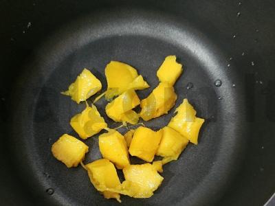 Pieninė manų košė su mangais ir mėlynėmis Žingsnis 4