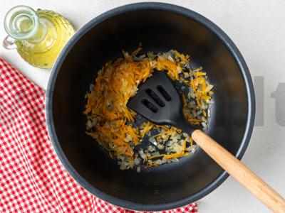 Makaronai su troškiniu lėtoje viryklėje Žingsnis 2