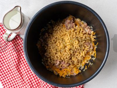 Makaronai su troškiniu lėtoje viryklėje Žingsnis 4