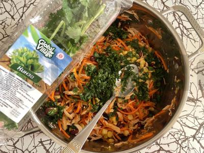 Salotas su vištienos filė, pupelėmis ir kukurūzais Žingsnis 4