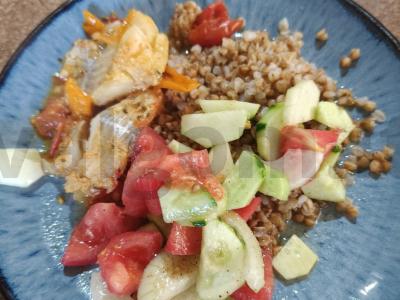 Menkių filė ant daržovių pagalvėlės pagrindine nuotrauka