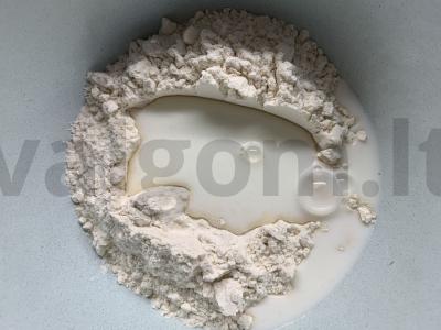 Sriuba su kiaulienos šonkauliais ir česnakiniais kukuliais Žingsnis 7