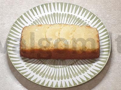 Purūs pyragas su konservuotais ananasais pagrindine nuotrauka