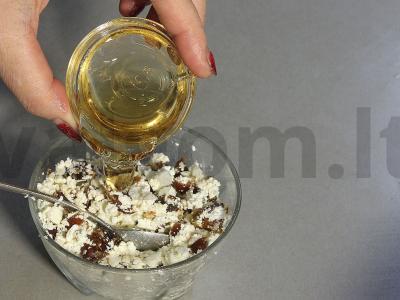 Kepti obuoliai su varške ir džiovintais vaisiais meduje su cinamonu Žingsnis 7