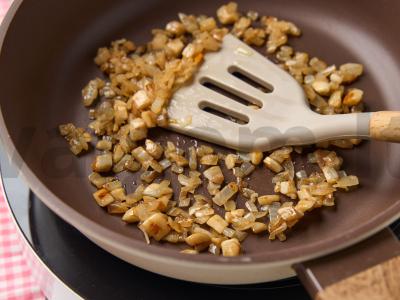 Įdaryti grybai su pomidorų padažu Žingsnis 2