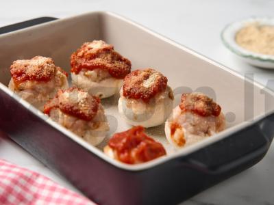 Įdaryti grybai su pomidorų padažu Žingsnis 4