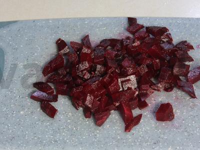 Burokėlių salotas su riešutais Žingsnis 1