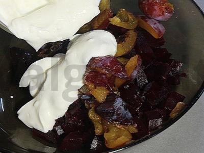 Burokėlių salotas su riešutais Žingsnis 4