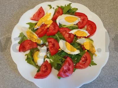 Salotas su kepta vištienos krūtinėle, kiaušiniu ir sūriu Žingsnis 2