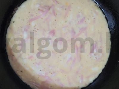 Omletas su graikišku jogurtu ir kalakutienos kumpiu Žingsnis 3