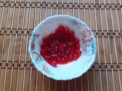 Blynai su varškės ir raudonųjų serbentų padažu pusryčiams Žingsnis 3