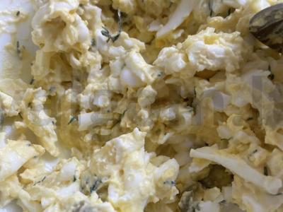 Salotos su virtais kiaušiniais, bulvėmis ir alyvuogėmis Žingsnis 4