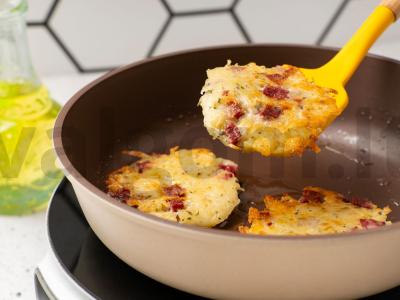 Bulviniai blynai su rūkytomis dešromis Žingsnis 4