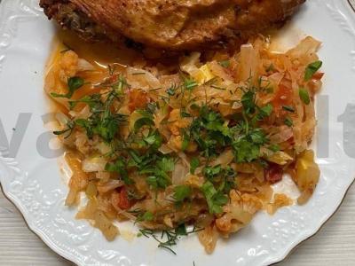 Daržovių troškinys su prieskoniais pagrindine nuotrauka