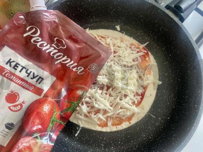 Pica su kumpiu ant kvietinės tortilijos Žingsnis 2