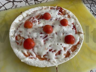 Pica su kumpiu ant kvietinės tortilijos Žingsnis 3