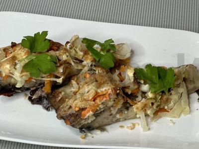 Karšis orkaitėje po daržovių kepure pagrindine nuotrauka