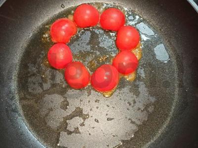 Kiaušinienė su pomidorais pusryčiams Žingsnis 3