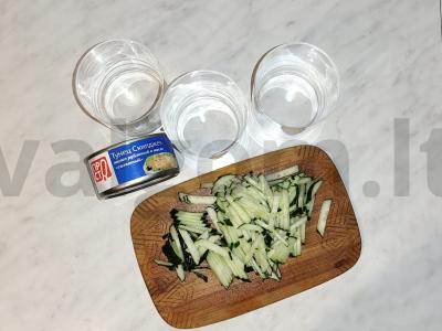 Salotas su konservuotu tunu ir provanso žolelėmis Žingsnis 1