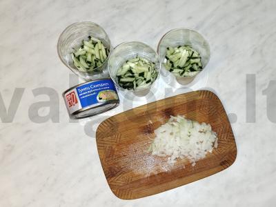 Salotas su konservuotu tunu ir provanso žolelėmis Žingsnis 2