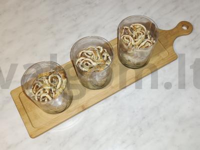 Salotas su konservuotu tunu ir provanso žolelėmis pagrindine nuotrauka