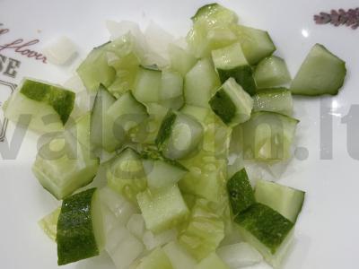 Brusketa su salchichon dešra ir agurkų salotu Žingsnis 3