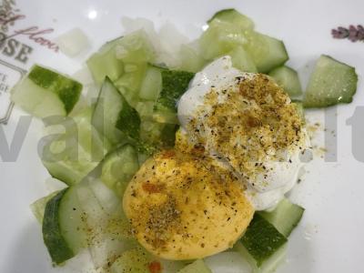 Brusketa su salchichon dešra ir agurkų salotu Žingsnis 4