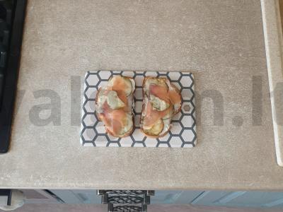 Tostai su lašiša, sūriu ir cukinija Žingsnis 5