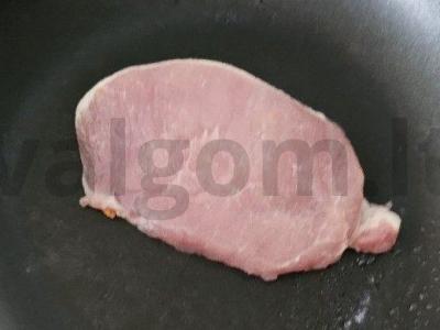 Keptas steikas su barbekiu padažu ir daržovių salotu Žingsnis 1