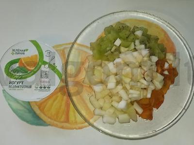 Vaisių salotos su melionu ir jogurtu Žingsnis 3