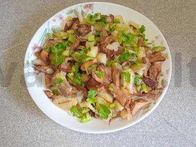 Keptas bulves su voveraitėmis ir jalapeño pipirais pagrindine nuotrauka