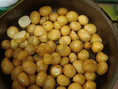 Kailinis triušis grietinėje su daržovėmis ir bulvėmis Žingsnis 7