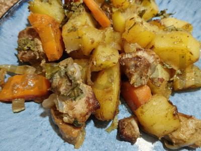 Bulvės su mėsa terijaki padaže pagrindine nuotrauka