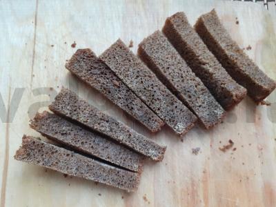 Ruginiai skrebučiai su česnaku ir sūriu Žingsnis 1