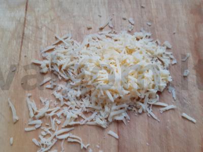 Ruginiai skrebučiai su česnaku ir sūriu Žingsnis 3