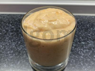 Banano, persimonų, mandarinų ir jogurto kokteilis Žingsnis 4