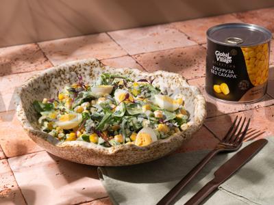 Lengvas salotas su kukurūzais ir putpelių kiaušiniais pagrindine nuotrauka