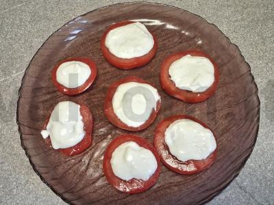 Pomidorai po sūriu su granatų sėklomis Žingsnis 3