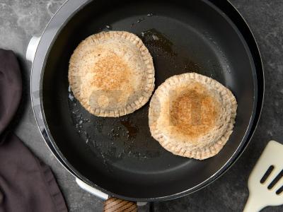 Uždarieji sumuštiniai su sūriu ir saliami Žingsnis 4