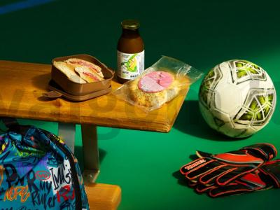 Uždarieji sumuštiniai su sūriu ir saliami pagrindine nuotrauka