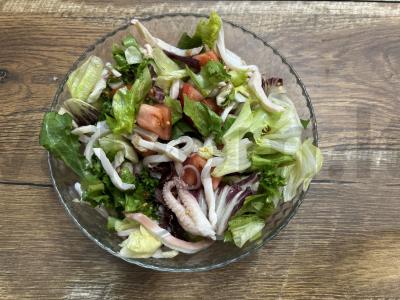 Daržovių salotos su jūros gėrybėmis per 10 minučių Žingsnis 6