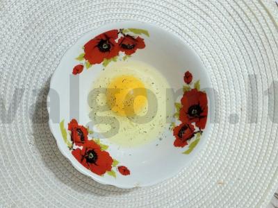 Kvapni tortilija su kiaušinių, kumpio ir sūrio įdaru Žingsnis 1